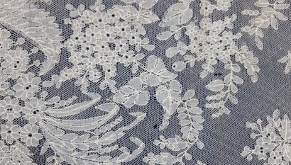 Cape or large shawl in cream Chantilly, 2nd...