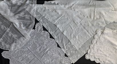 Fichus and doilies in white embroidery, XIXth...