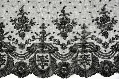 Shawl with one point, mechanical Chantilly,...