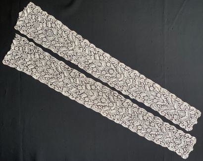 Rare pair of Binche lace barbs, spindles,...