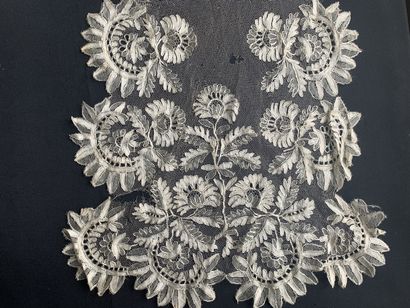 Large double shawl collar in Blonde de Caen,...