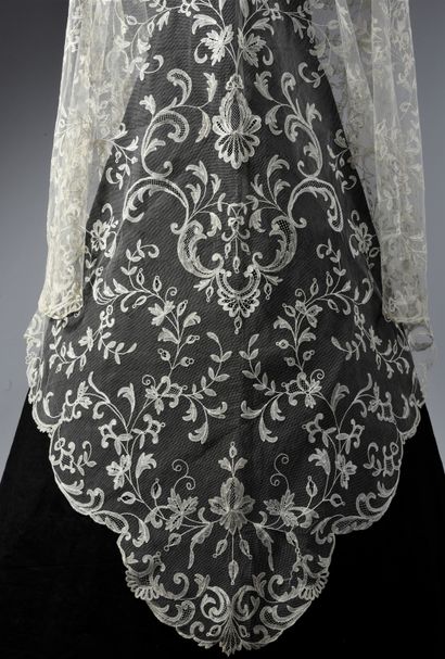 Triangular bridal shawl, applied from England,...