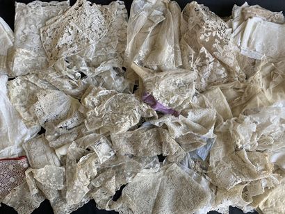 Important collection of lace, spindle and...