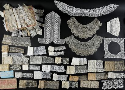Important collection of laces, spindles and...