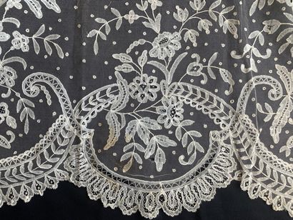 Long and wide crinoline flounce, application...