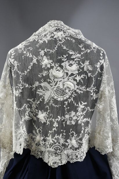 Sumptuous mantilla, Gauze stitch, needlepoint,...