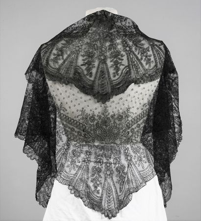 Two Chantilly lace mantillas, 2nd half of...