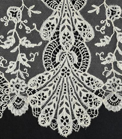 Lace borders, English appliqué and bobbins,...