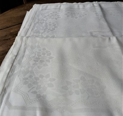 Tablecloth and twelve napkins, 1st half of...