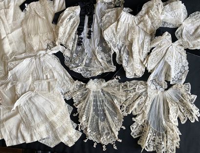 Accessories of the feminine costume in lace,...