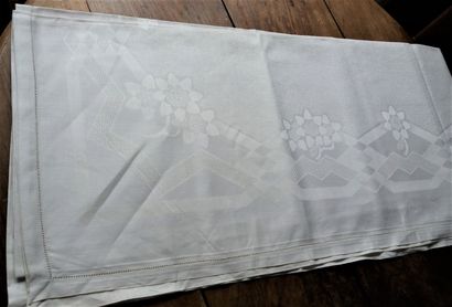 Tablecloth and twelve napkins, 1st half of...