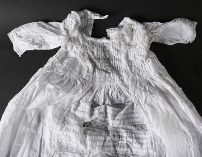 Little child's lace and embroidery clothing,...