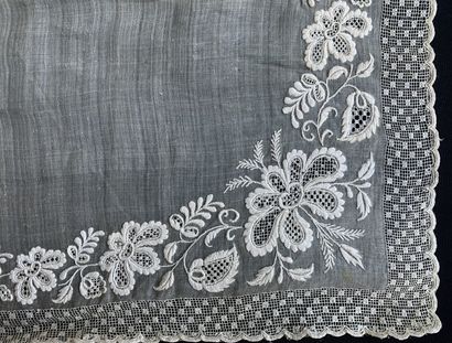 Large handkerchief and collar in pineapple...