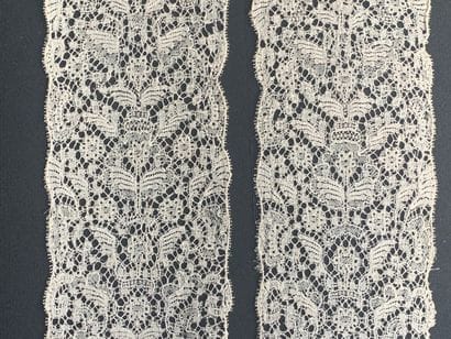 Rare pair of Binche lace barbs, spindles,...