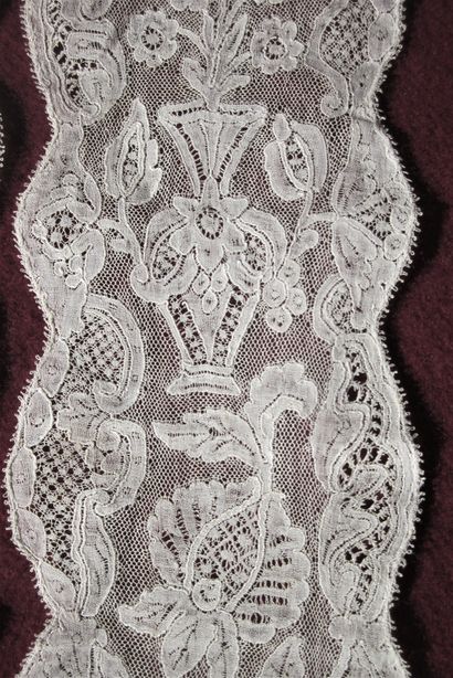 Malines lace barbs, spindles, circa 1750-60.
Two...