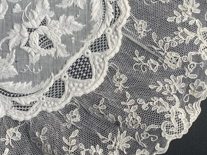 Sumptuous large embroidered handkerchief,...