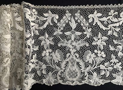 Large Youghal ruffle, needlepoint, Ireland,...