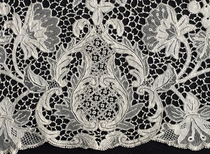 Large Youghal ruffle, needlepoint, Ireland,...