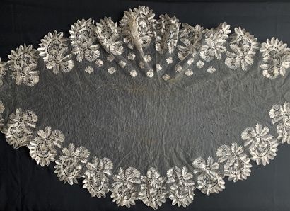 Large double shawl collar in Blonde de Caen,...