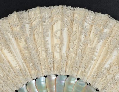Folded fan, lace application of England,...