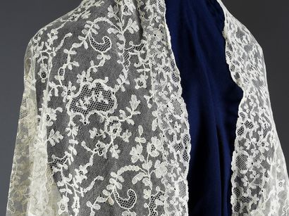 A triangular lace shawl, bobbins, 2nd half...