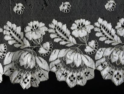 Blonde de Caen, bobbins, 19th century.
Two...
