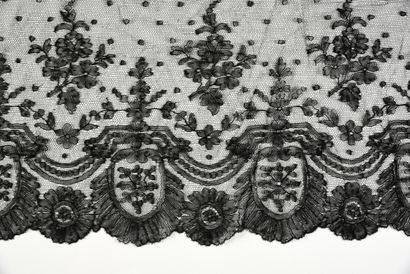 Shawl with one point, mechanical Chantilly,...