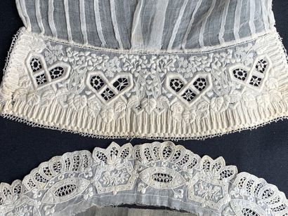 Collar and cuffs in white embroidery, XIXth...