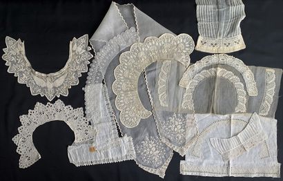 Collar and cuffs in white embroidery, XIXth...