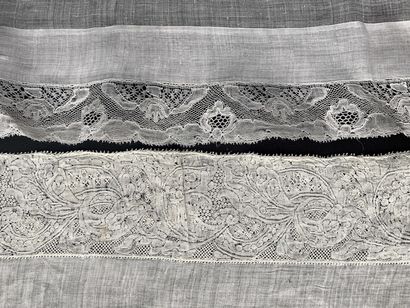 Handkerchiefs in bobbin lace, 18th century.
The...