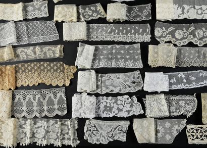 Important collection of laces, spindles and...