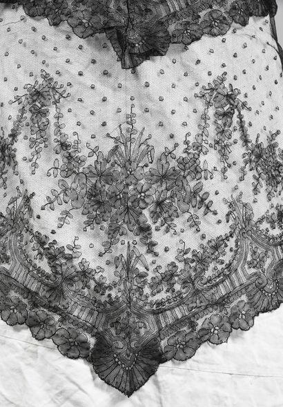 Two Chantilly lace mantillas, 2nd half of...