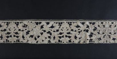 Rare bobbin lace border, Milan, last quarter...