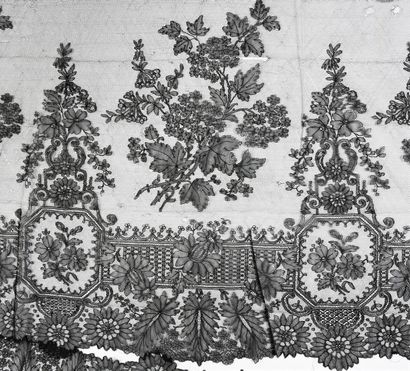 Long and wide Chantilly lace flounce, 2nd...