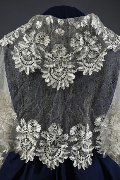 Large double shawl collar in Blonde de Caen,...