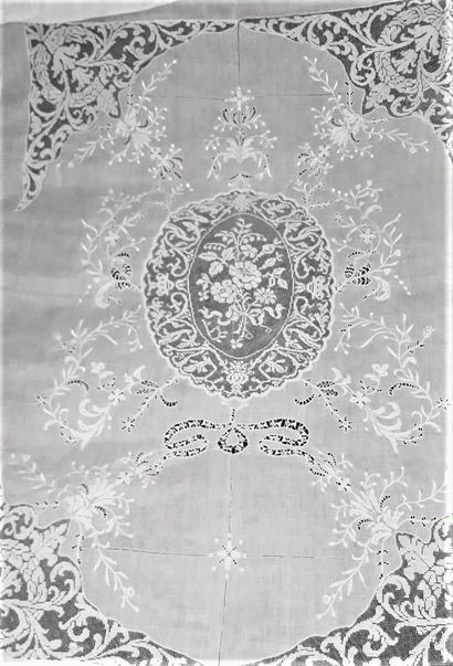 Embroidered linen and lace blind, early 20th...