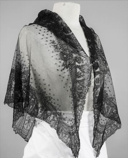 Two Chantilly lace mantillas, 2nd half of...