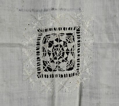 Rare table carpet in linen and lace, 1st...