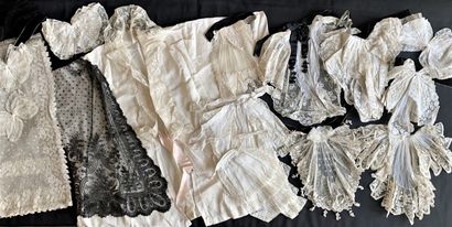 Accessories of the feminine costume in lace,...