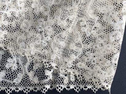 Flanders lace border, spindles, end of the...