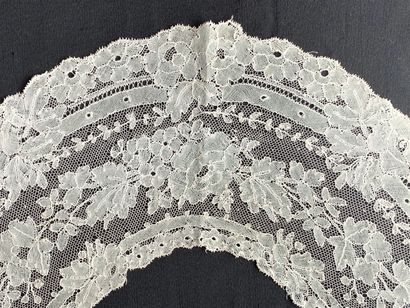 Set of collar and cuffs, Chantilly ties,...