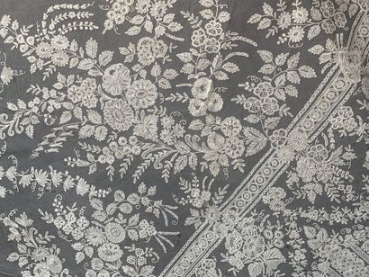 Sumptuous lace shawl application of England,...
