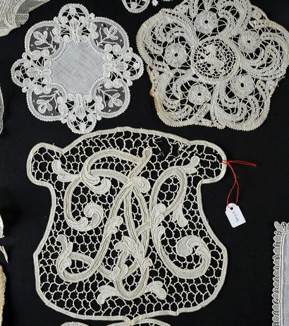 Handkerchiefs and lace inlays, Point de Gaze,...