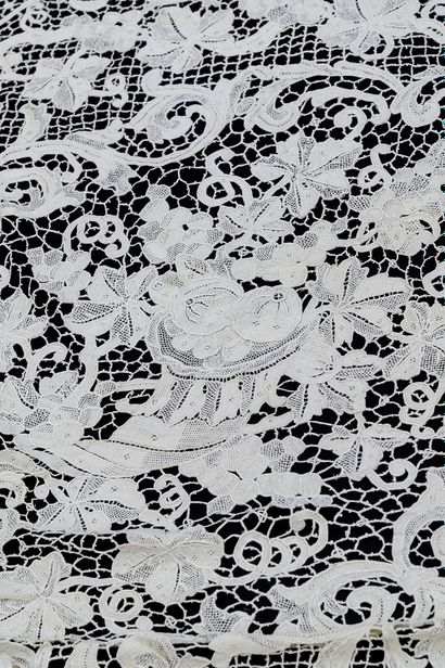 Large Venetian needle lace tablecloth, late...