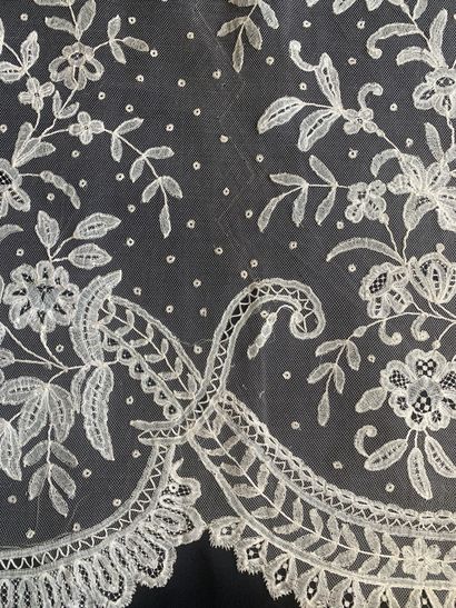 Long and wide crinoline flounce, application...