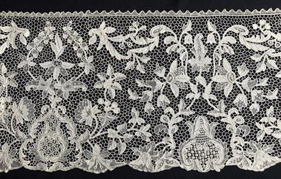 Large Youghal ruffle, needlepoint, Ireland,...