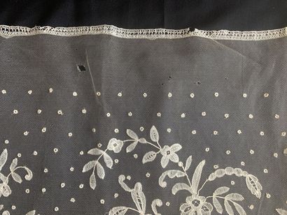 Long and wide crinoline flounce, application...