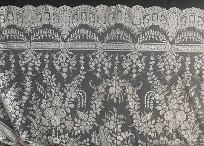Sumptuous lace shawl application of England,...