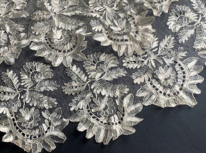 Large double shawl collar in Blonde de Caen,...