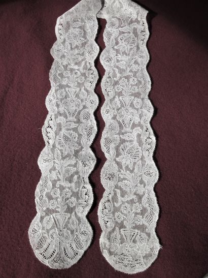 Malines lace barbs, spindles, circa 1750-60.
Two...